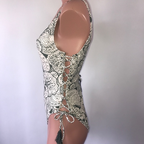 NWT Vince Camuto Wildflower-Print LaceUp One Piece - Picture 6 of 9